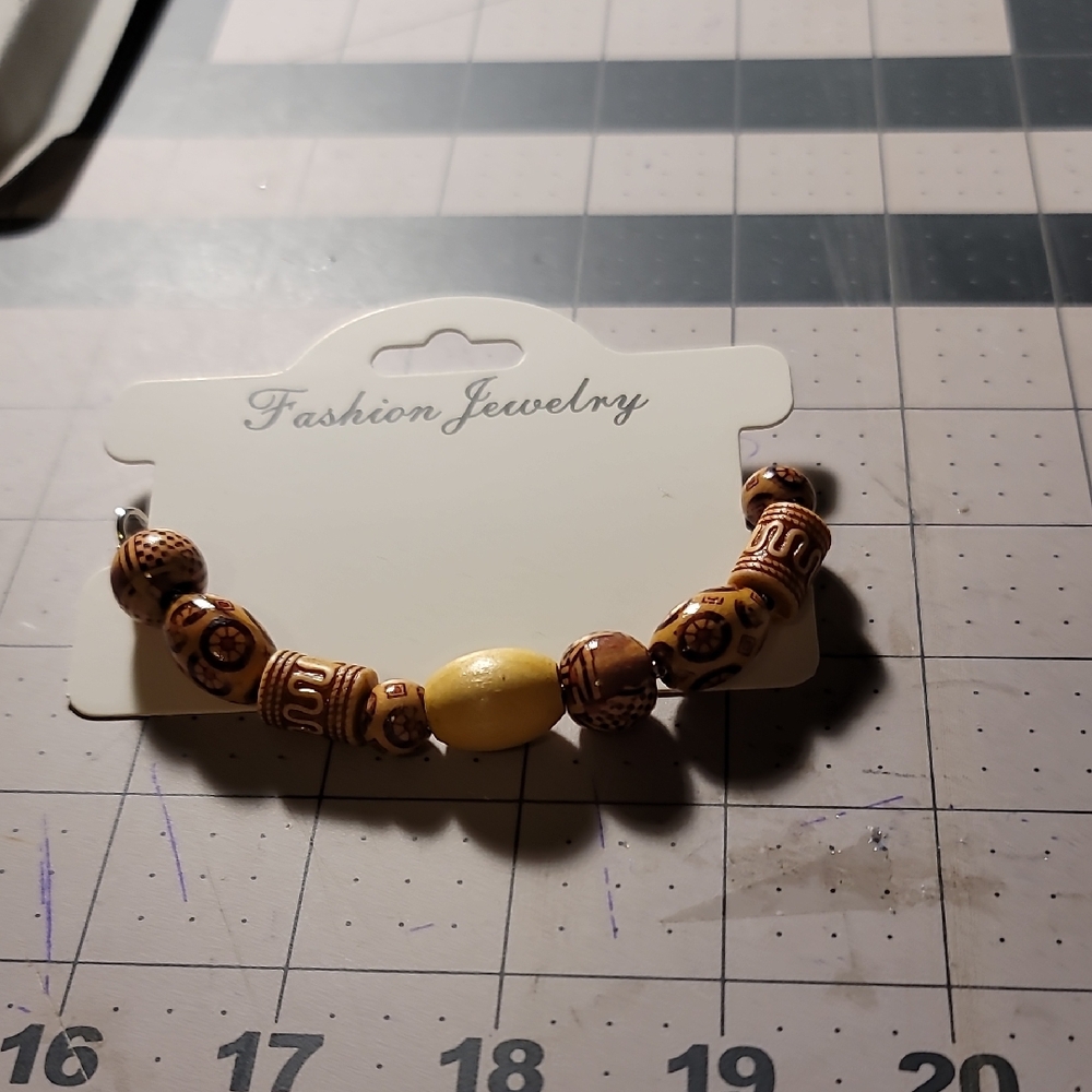 Fashion Jewelry Beaded Bracelet in Tan and Yellow